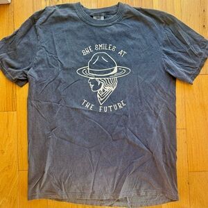 Comfort Colors She Smiles at the Future Tee L (holes)